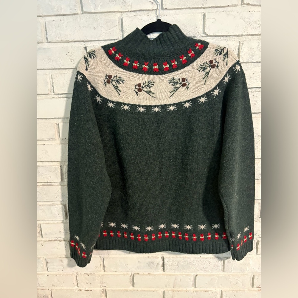 WOOLRICH Green Nordic Sweater with Red and White Accents Excellent condition - Picture 2 of 10